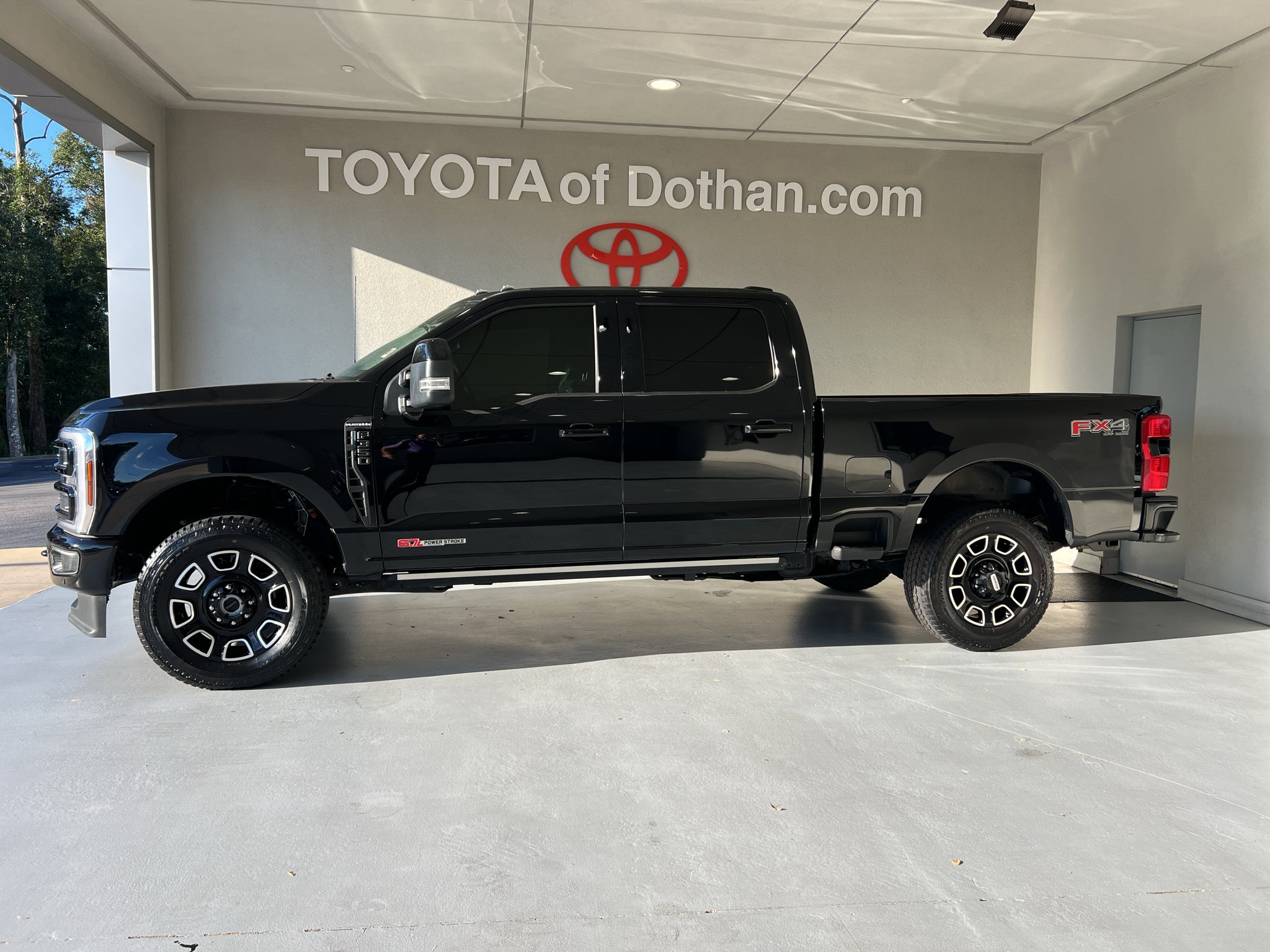 2025 Ford F-350 Super Duty Platinum