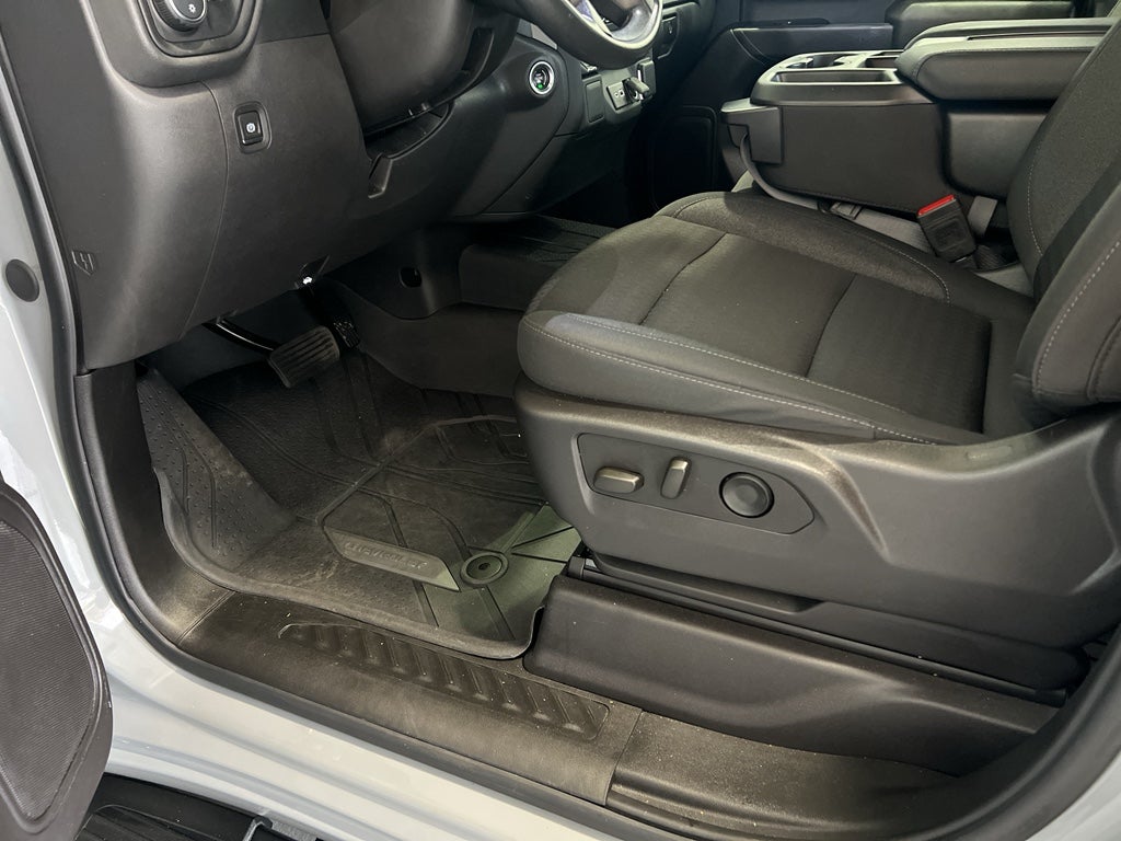 2024 Chevrolet Silverado Custom