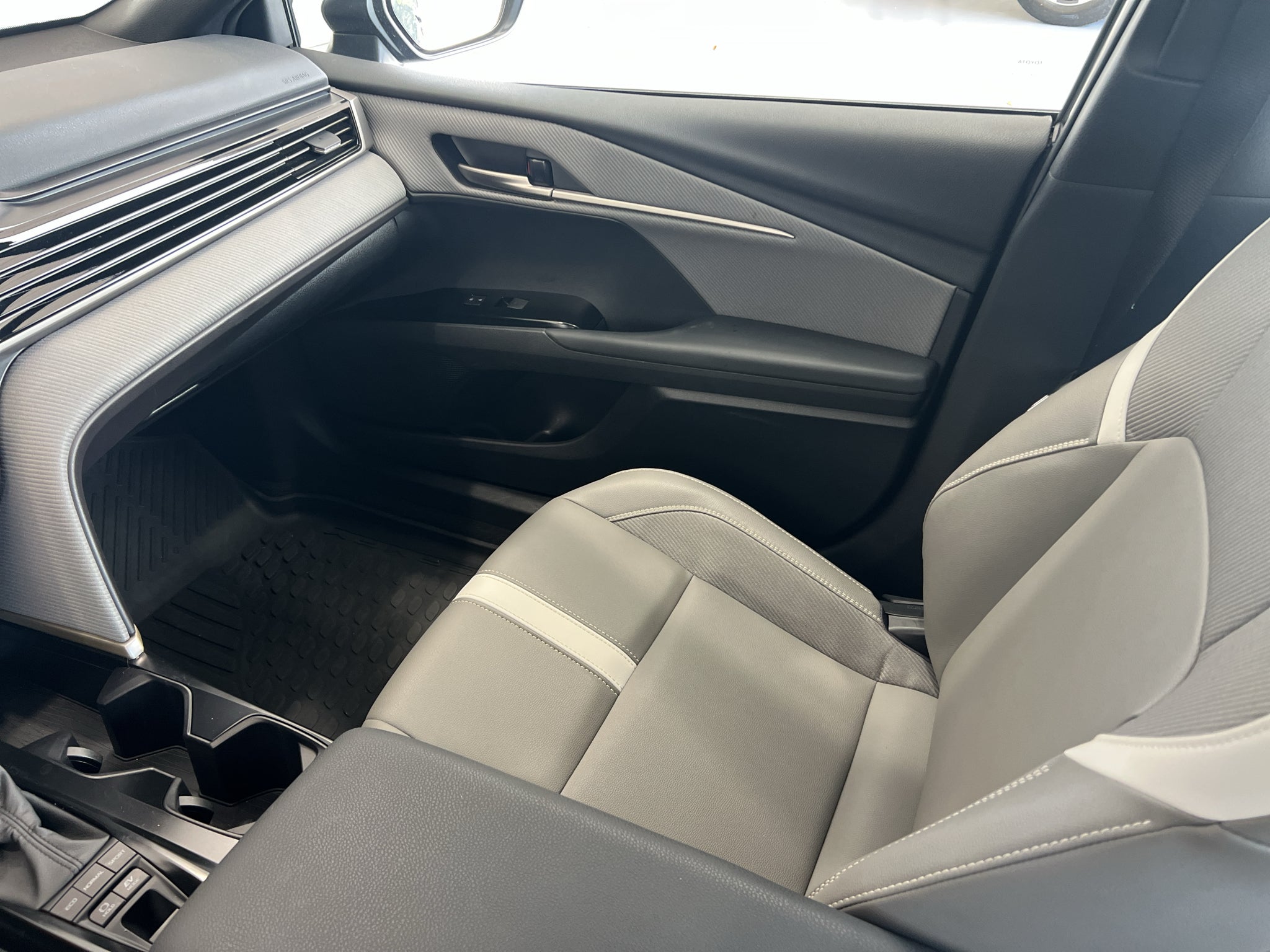 2025 Toyota Camry Hybrid SE