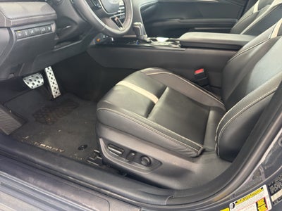 2025 Toyota Camry Hybrid SE