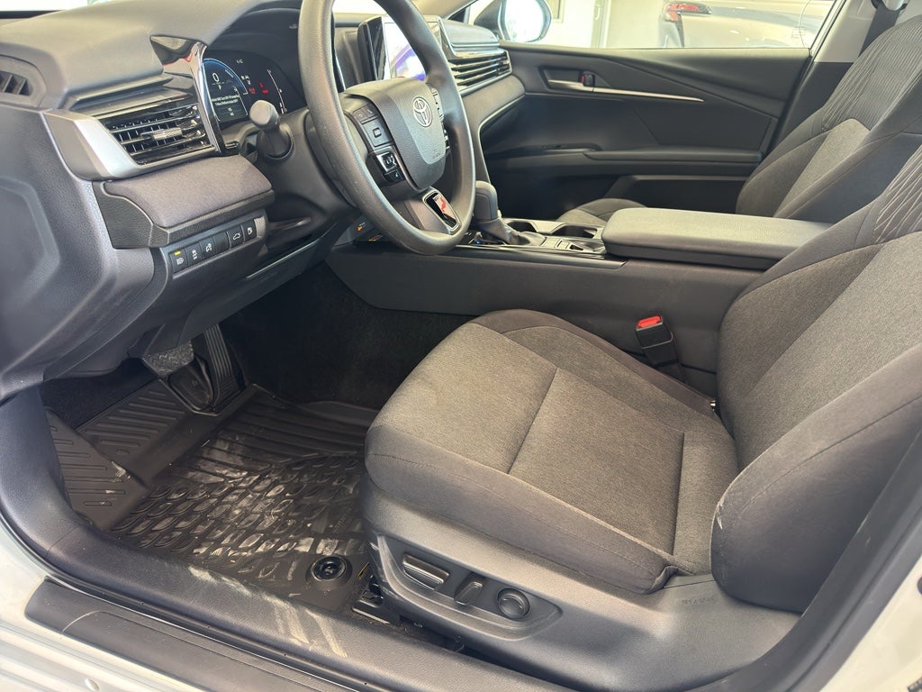 2025 Toyota Camry Hybrid LE