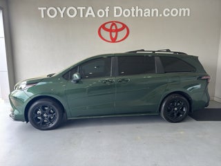 2025 Toyota Sienna Woodland