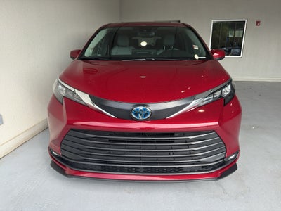 2025 Toyota Sienna XLE