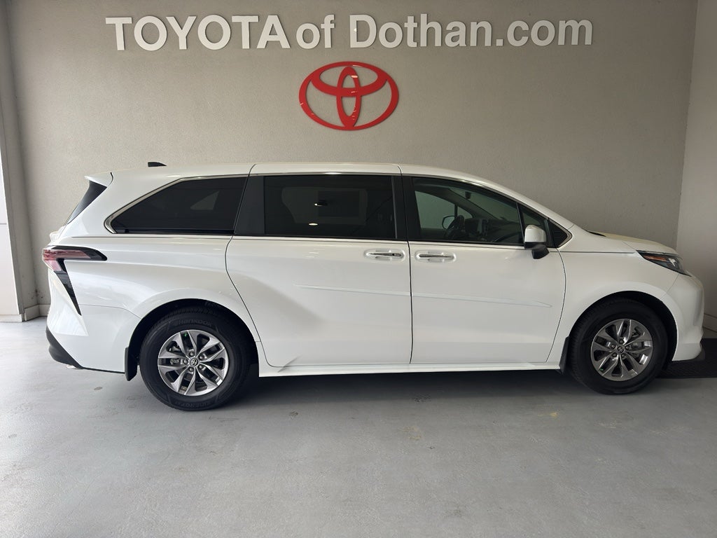 2024 Toyota Sienna XLE