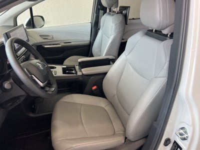 2025 Toyota Sienna XLE