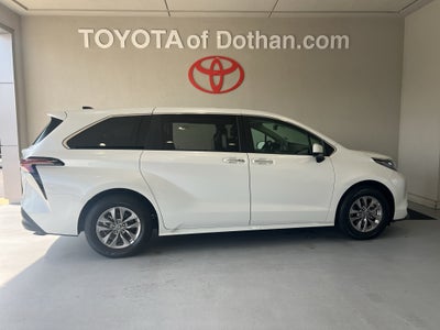 2025 Toyota Sienna XLE