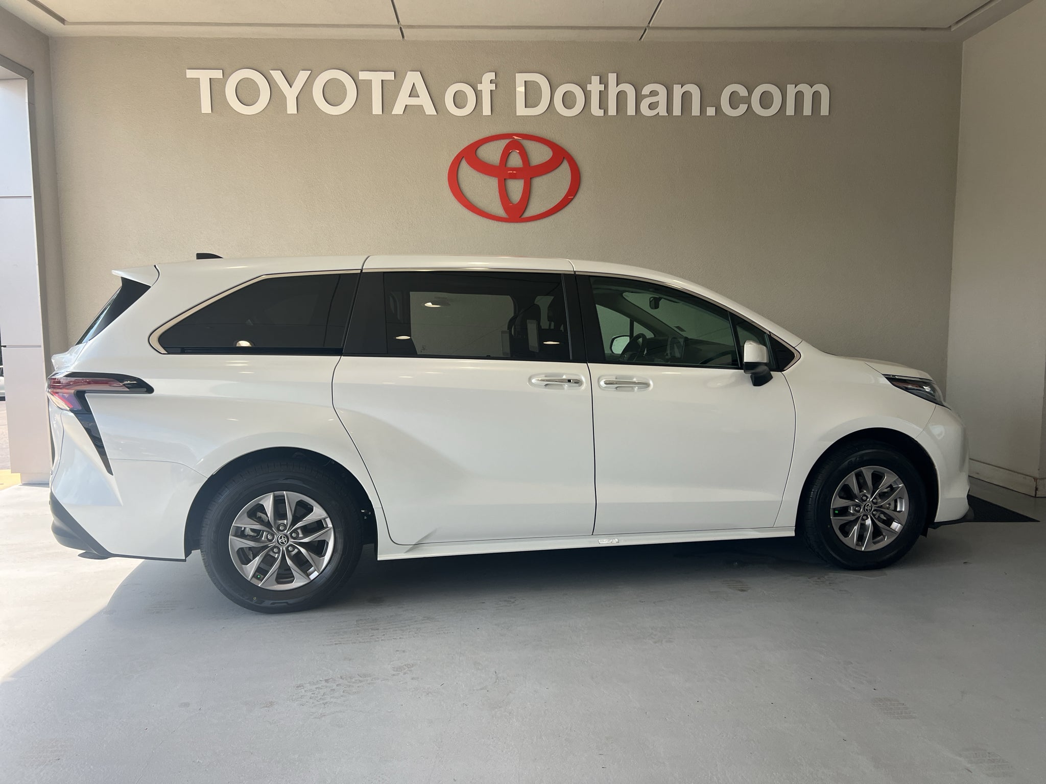 2025 Toyota Sienna XLE