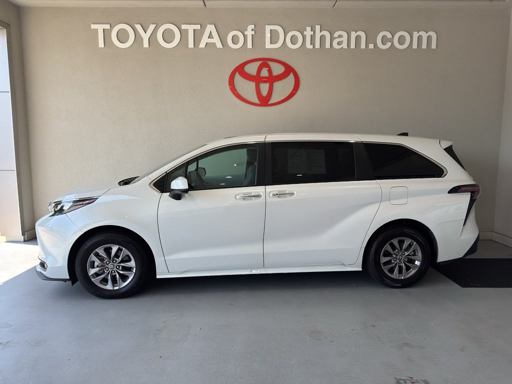 2025 Toyota Sienna XLE
