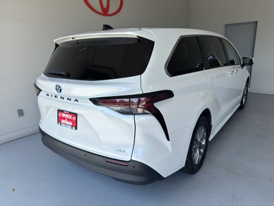 2025 Toyota Sienna XLE