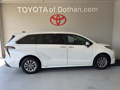2025 Toyota Sienna XLE
