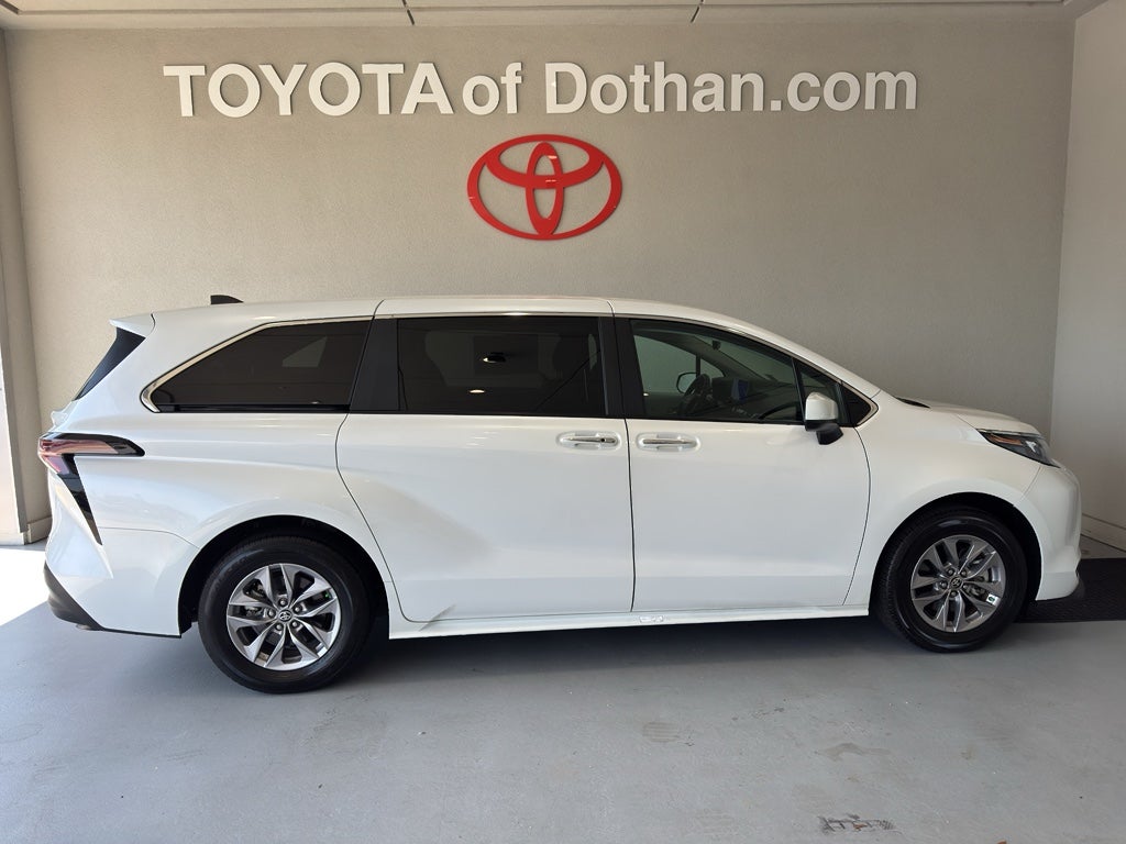 2025 Toyota Sienna XLE