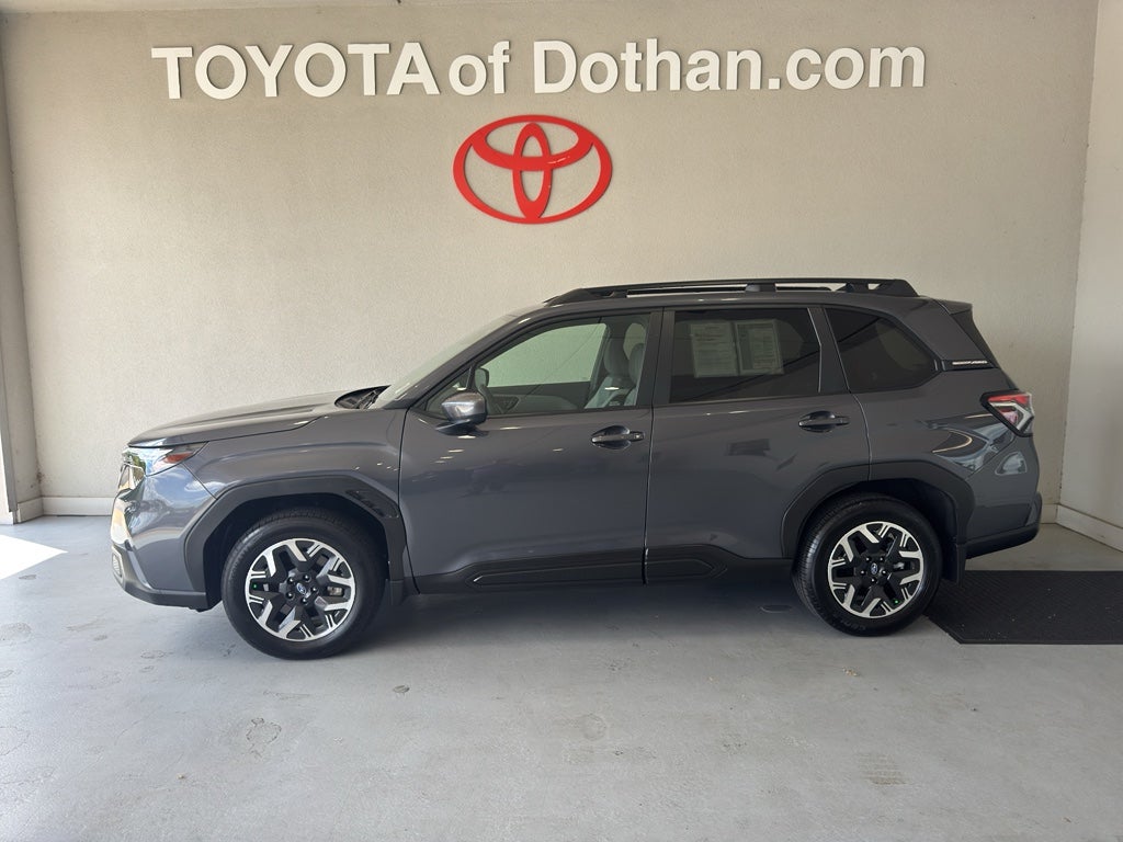 2025 Subaru Forester Premium's photo