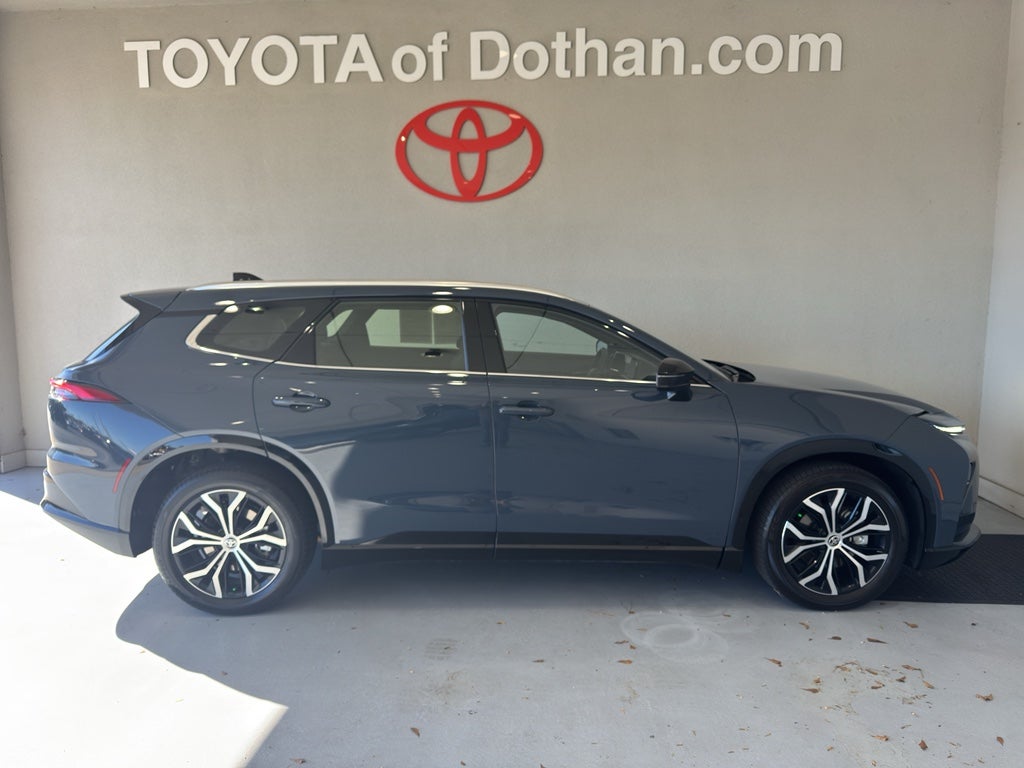 2025 Toyota Crown Signia XLE